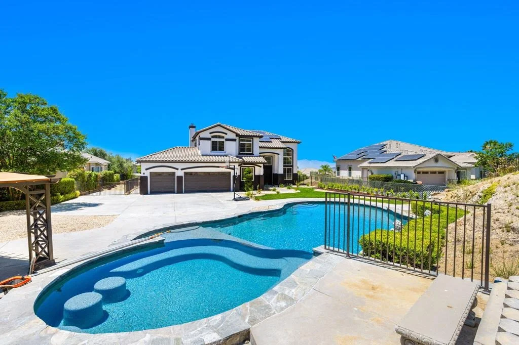 Photo of 13435 Canyon Crest Road