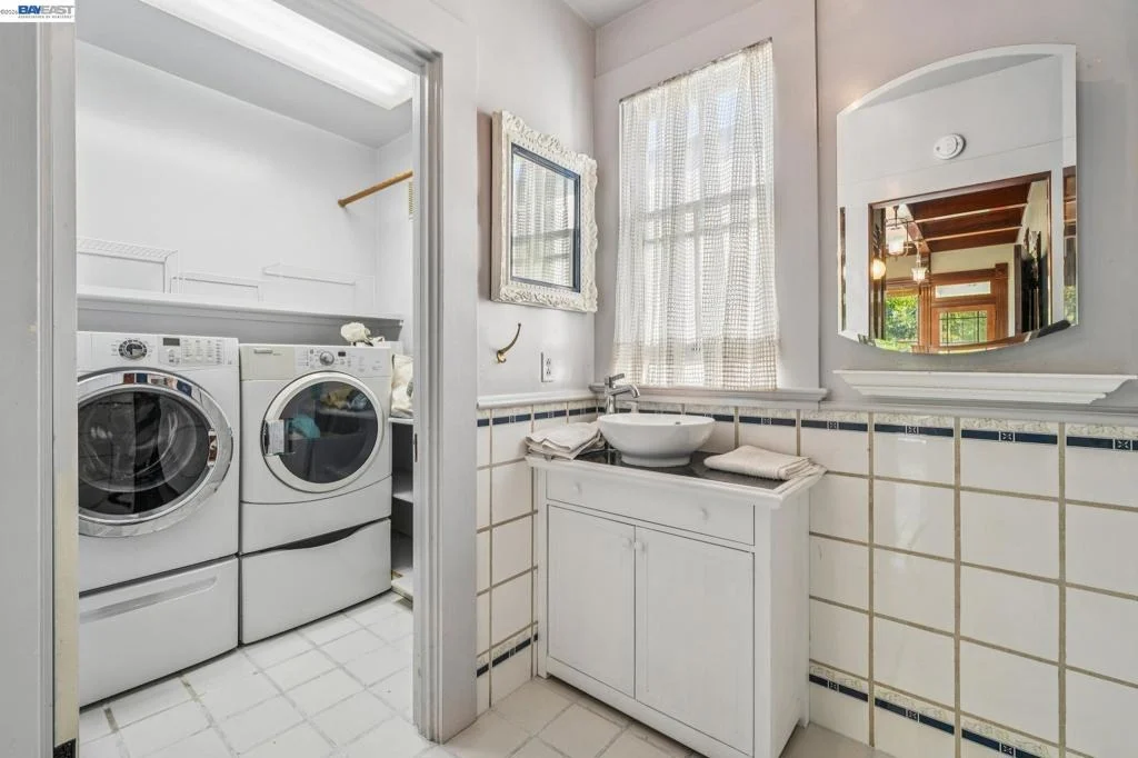 Photo of 2242 San Antonio Ave