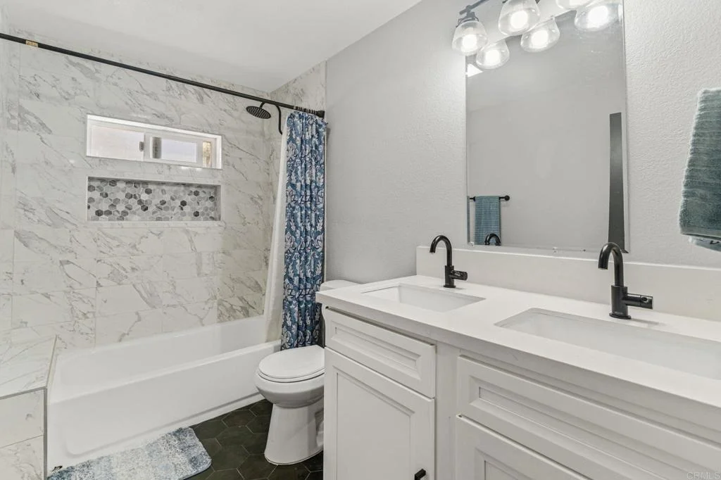 Photo of 6729 Broadway