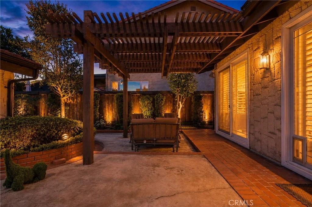 Photo of 651 Edith