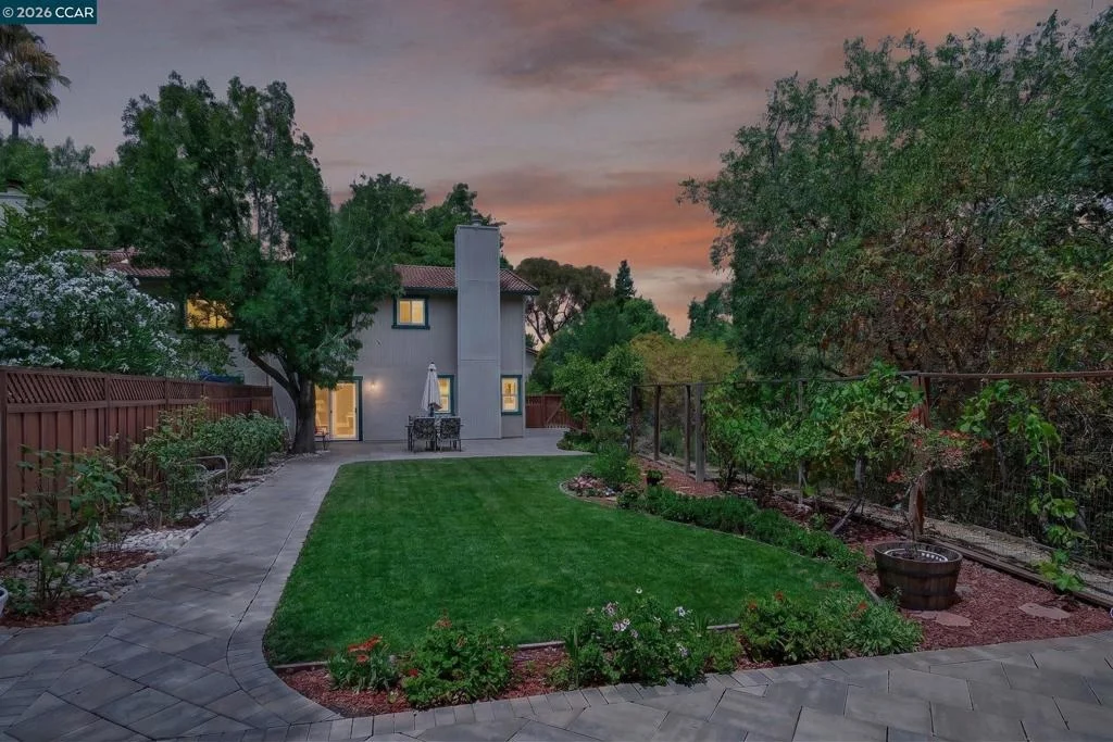 Photo of 584 Mission Pl