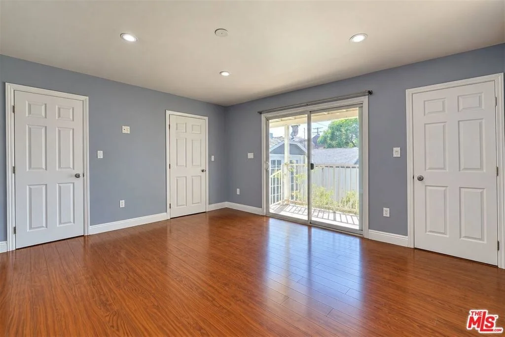 Photo of 512 E Tujunga Avenue