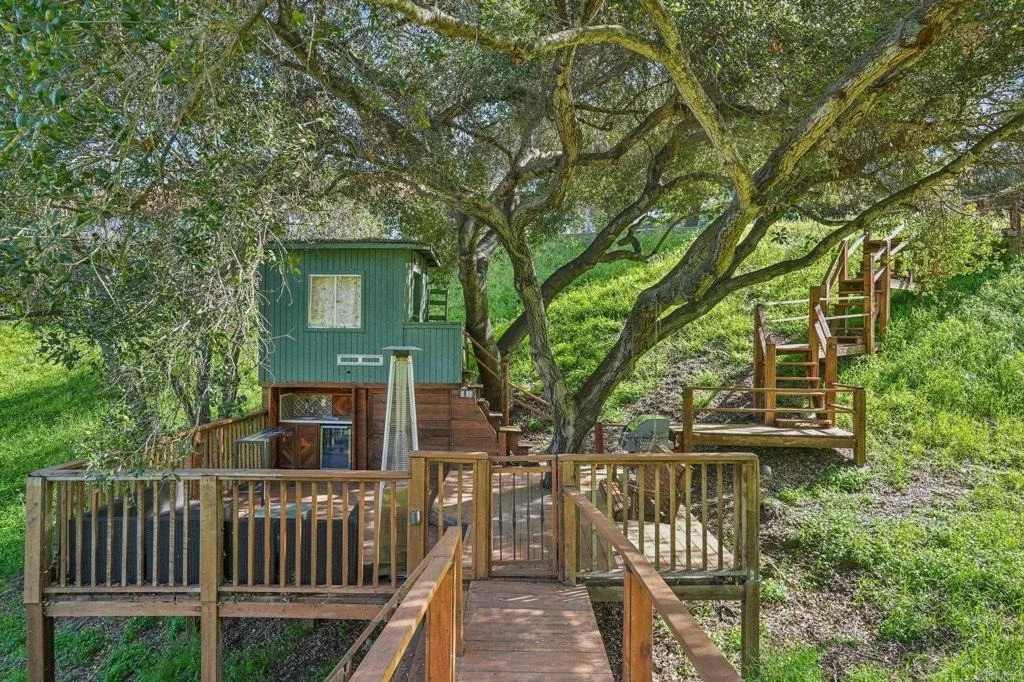 Photo of 707 S Live Oak Park Road