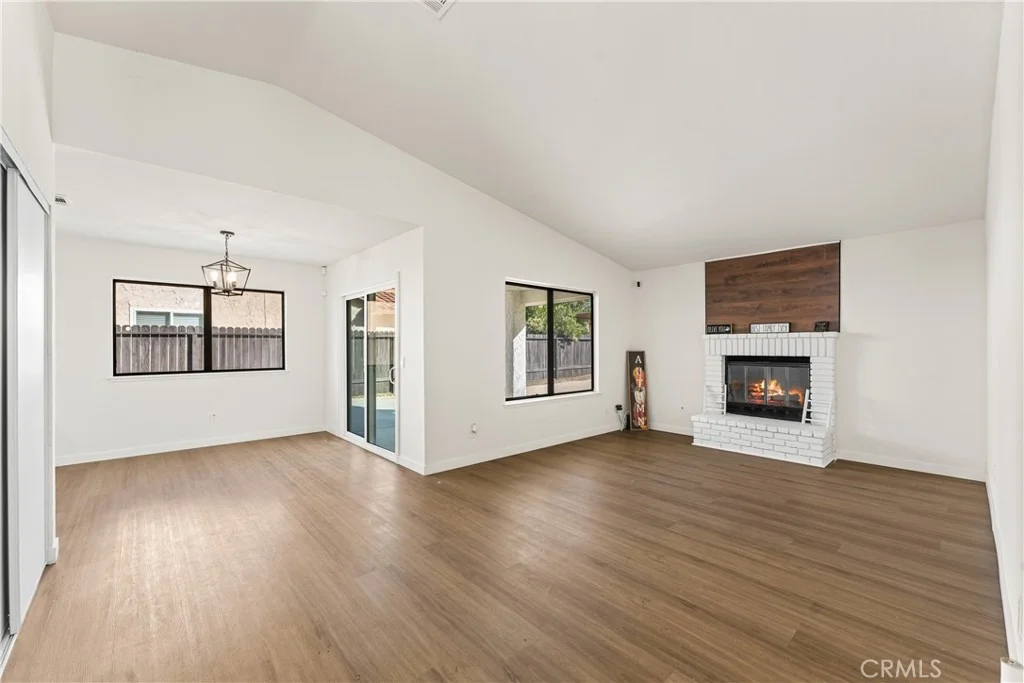 Photo of 1002 E Avenue J6 Avenue