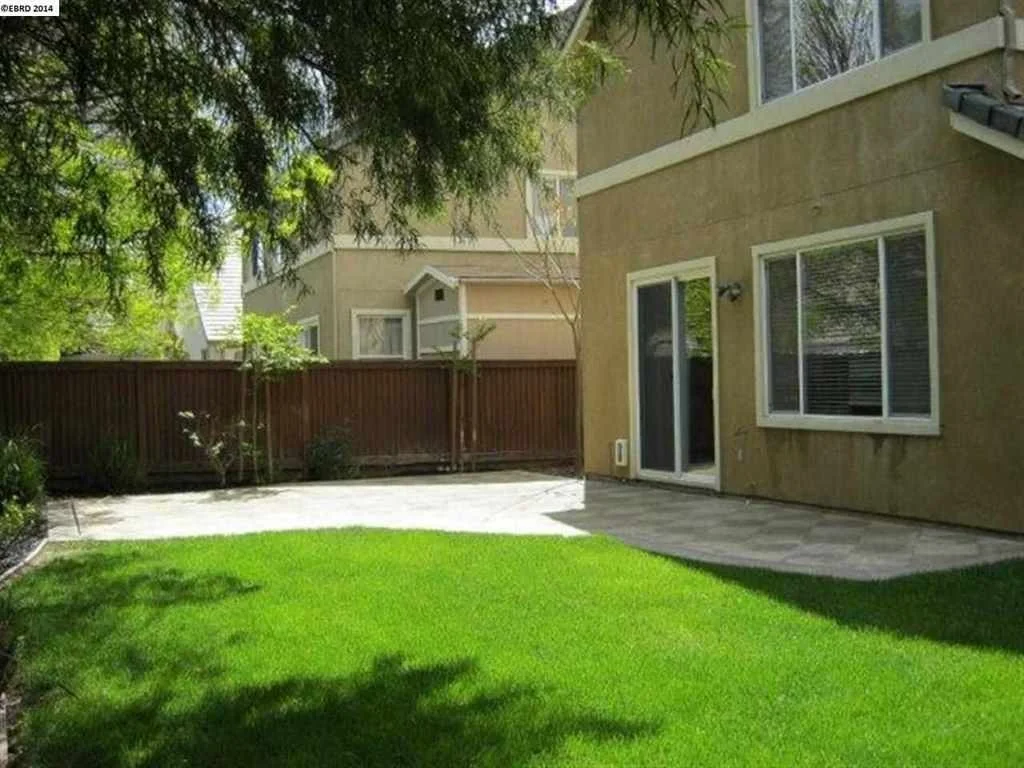 Photo of 564 YOUNG DR