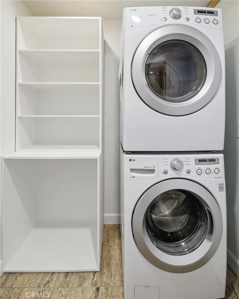 Photo of Unit 306 at 727 Esplanade
