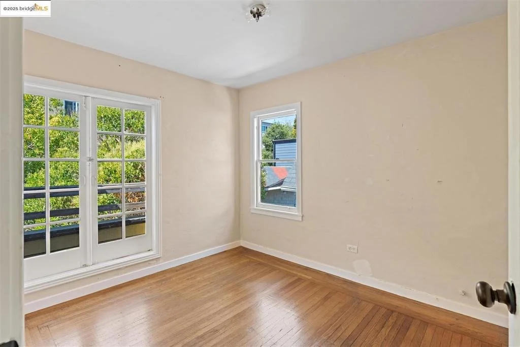 Photo of 2441 Carleton Street