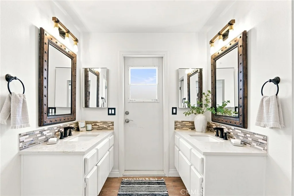 Photo of Unit 32 at 700 Esplanade