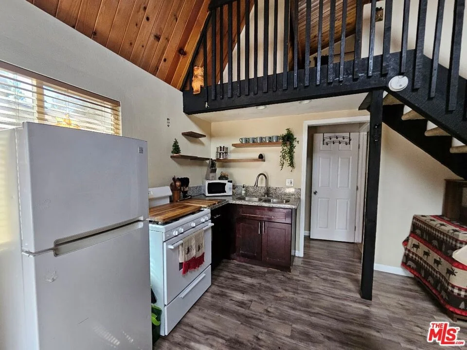 Photo of 550 Pine Lane