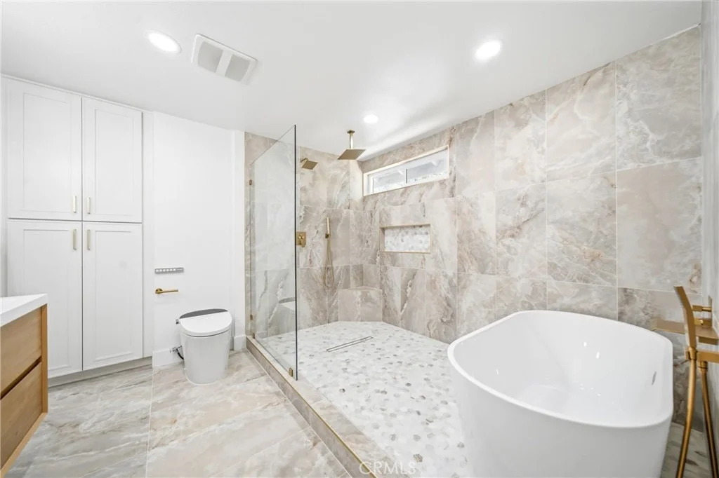Photo of 137 S Thistle Road