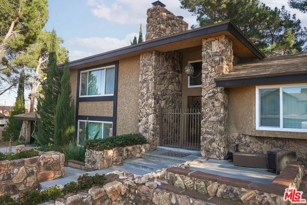 Photo of 42060 Parkmont Drive