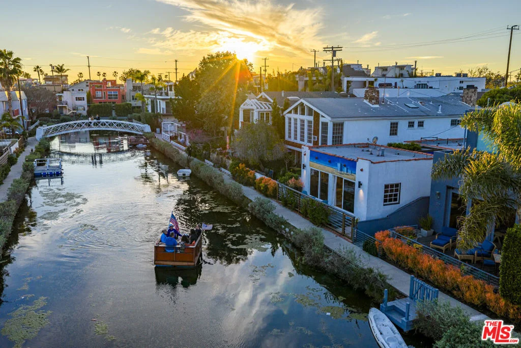 Photo of 225 Carroll Canal