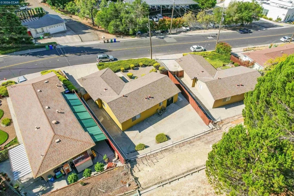 Photo of 2506 Henry Ave
