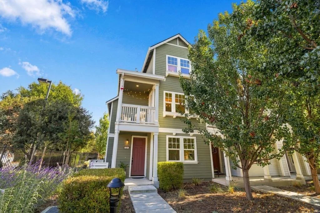 Photo of 320 Circuit Way