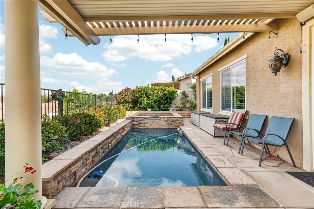 Photo of 370 Irvine