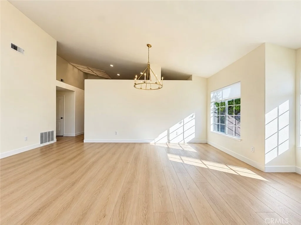 Photo of 35584 Larkspur
