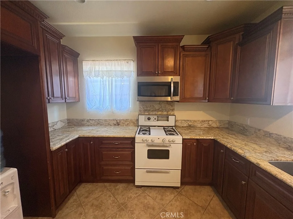 Photo of 3395 Franklin Avenue