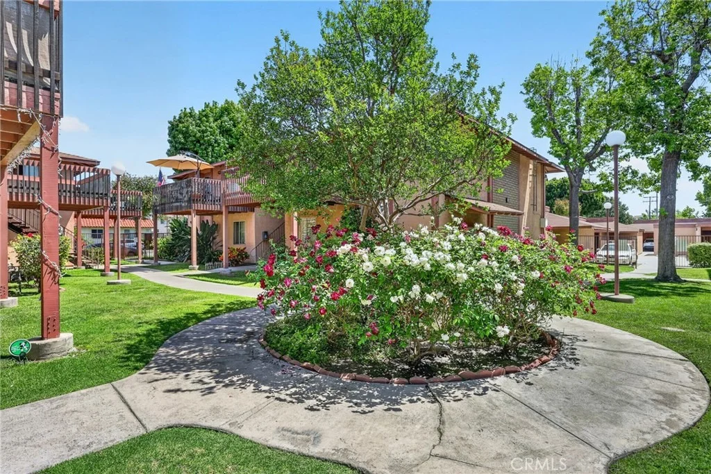 Photo of Unit 21 at 5905 Rosemead Blvd