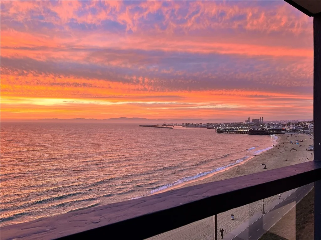Photo of Unit 307 at 575 Esplanade