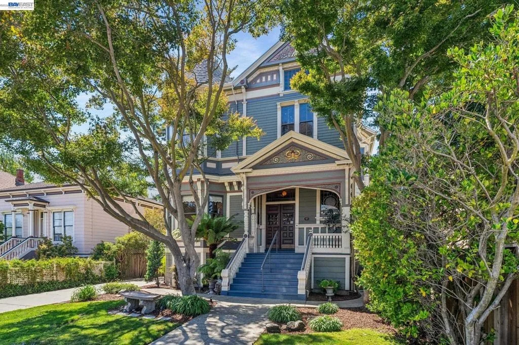 Photo of 2242 San Antonio Ave