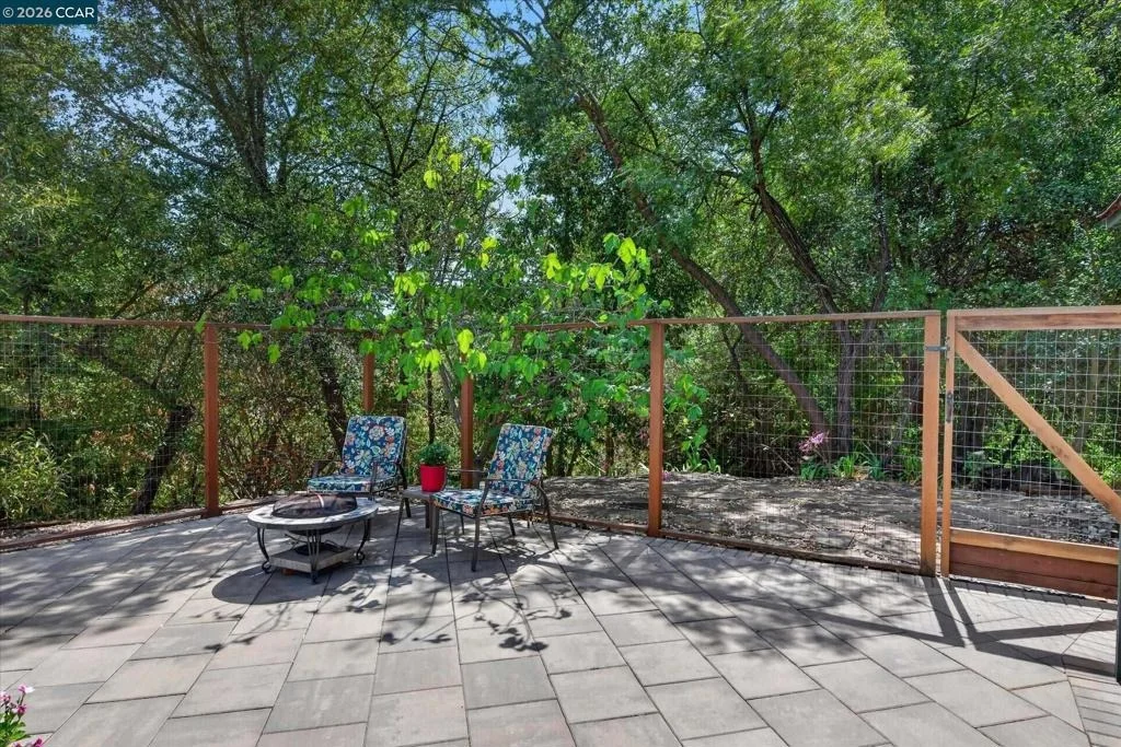 Photo of 584 Mission Pl