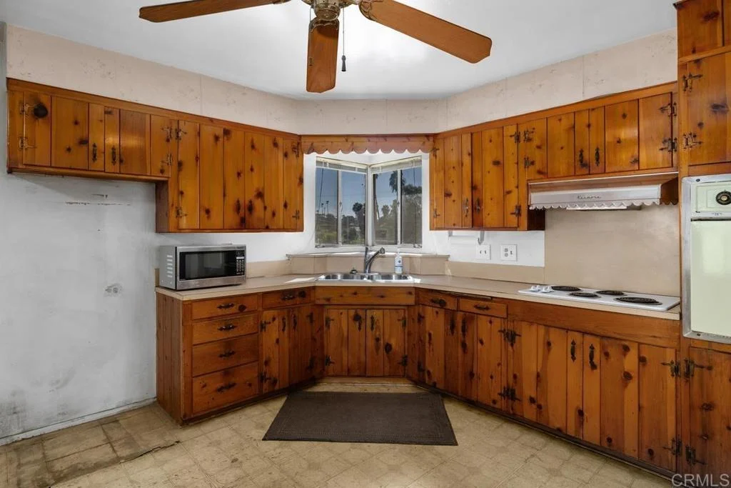 Photo of 2947 Helix Street