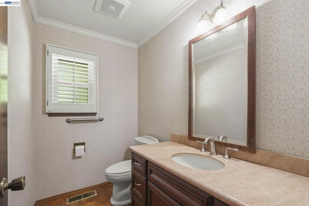 Photo of 2112 Red Oak Place