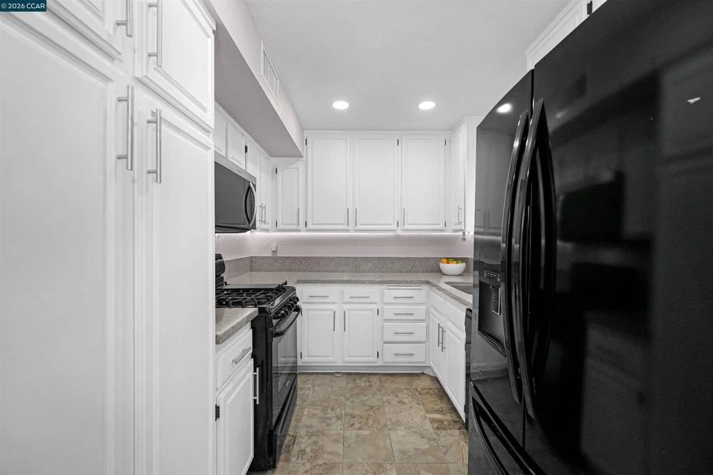 Photo of Unit 1 at 220 Apollo
