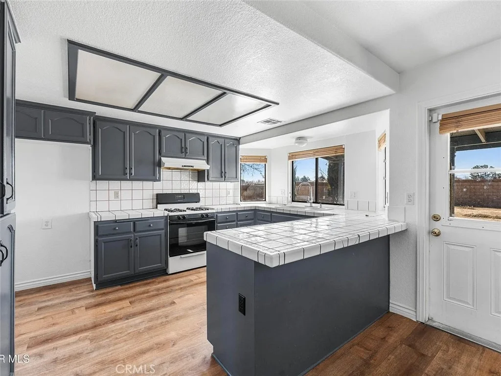 Photo of 736 E Avenue J6