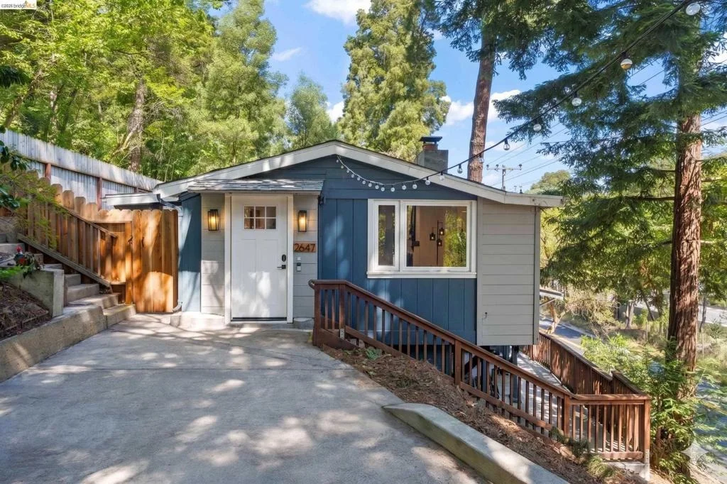 Photo of 2647 Monterey Blvd