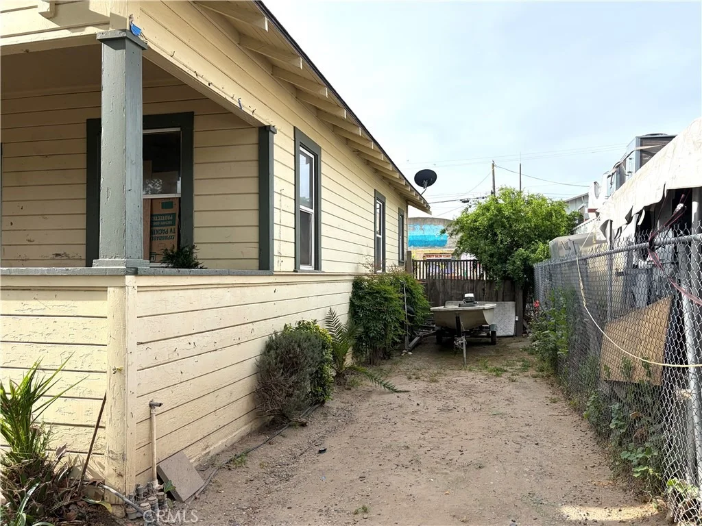 Photo of 230 W 18th