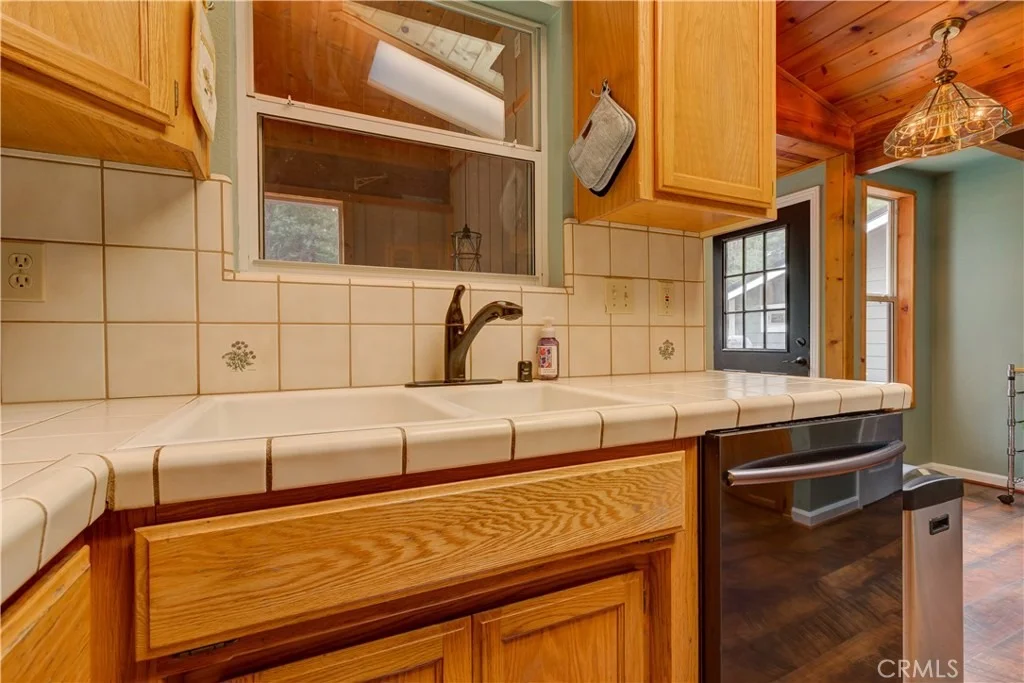 Photo of 5864 Paschal