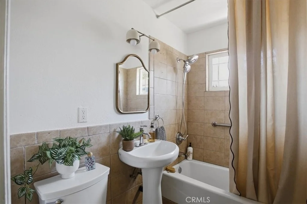 Photo of 1387 Cherry Ave