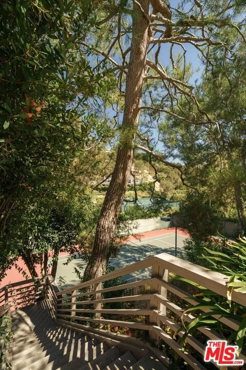 Photo of 2573 Benedict Canyon Drive