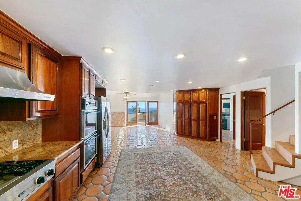 Photo of 23010 Saddle Peak Road