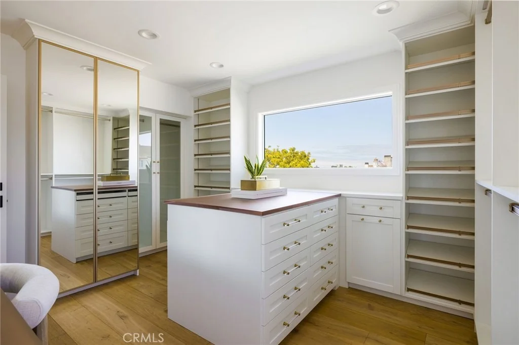 Photo of 2572 Bayshore Drive