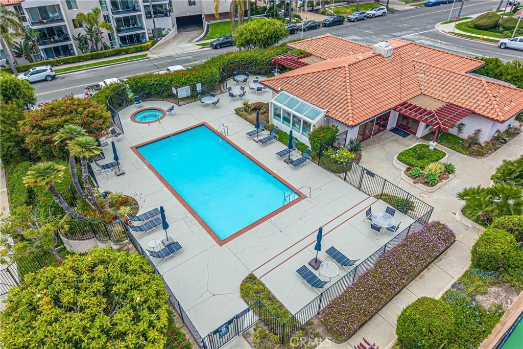 Photo of 6527 Beachview Drive