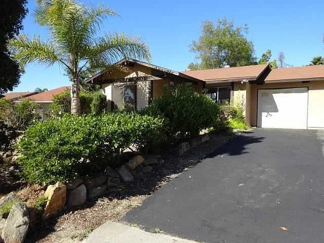 Photo of 1387 Peacock Boulevard