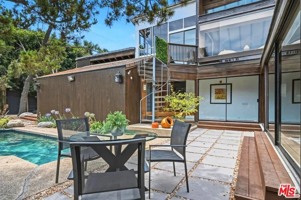 Photo of 515 N Roxbury Drive