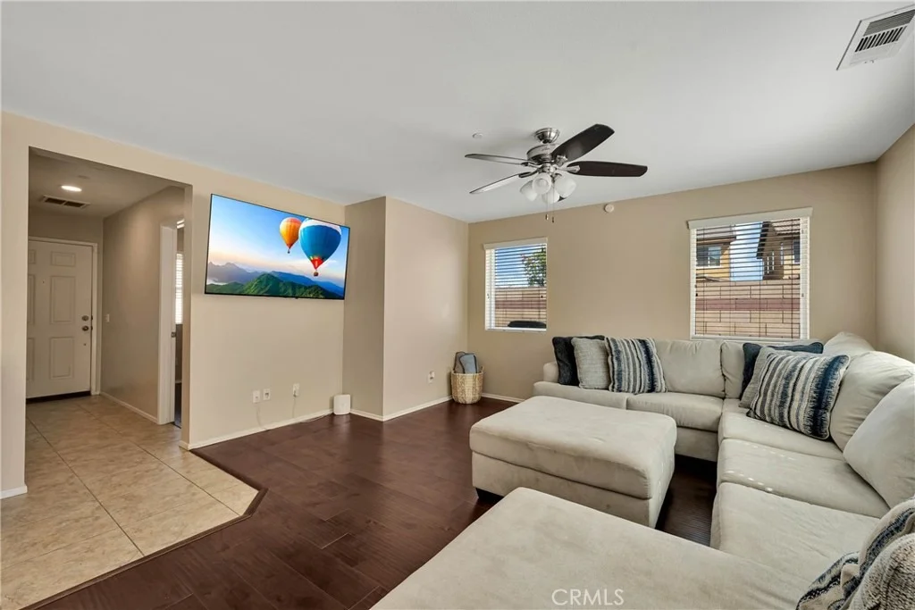 Photo of 1445 Chinaberry