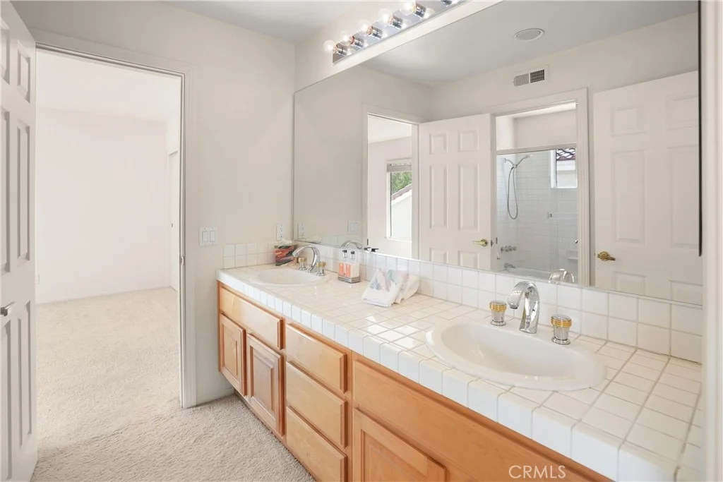 Photo of 3007 Vina Vial