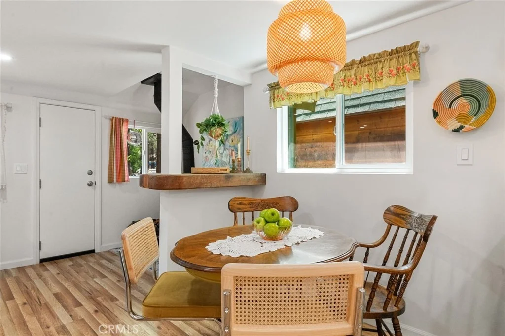 Photo of 925 W Rainbow Boulevard