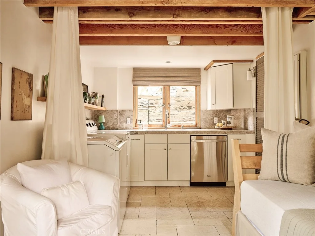 Photo of 255 Hemlock
