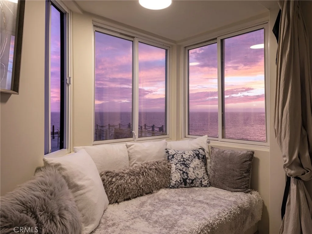 Photo of Unit 307 at 575 Esplanade