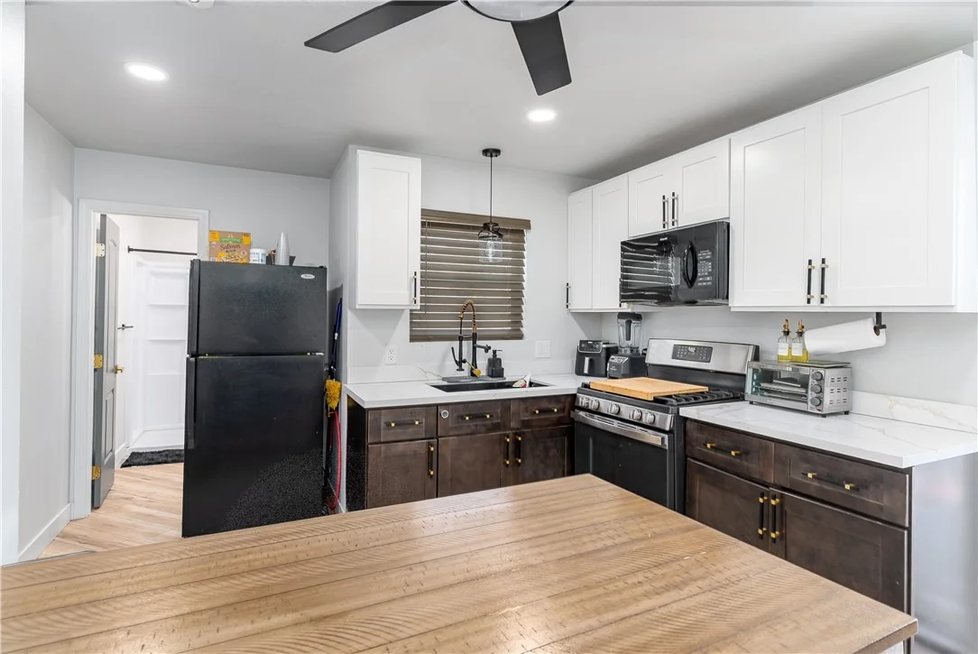 Photo of 582 N Almond