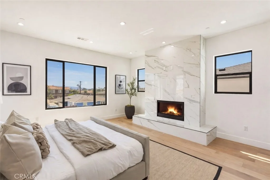 Photo of 2501 Curtis