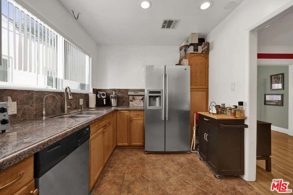 Photo of 529 W Wilson Avenue