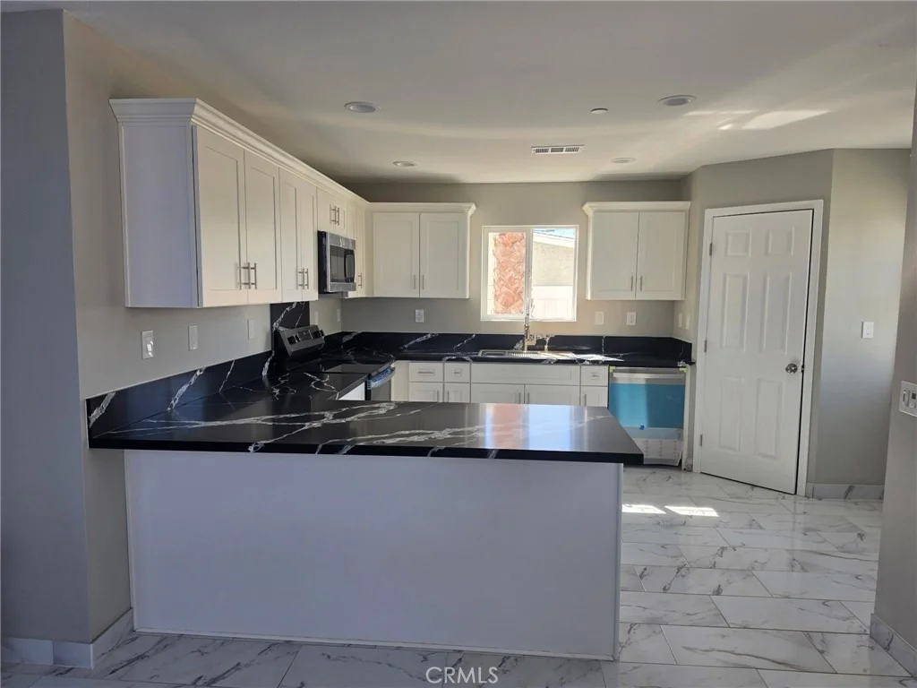 Photo of 419 W Devonshire Avenue