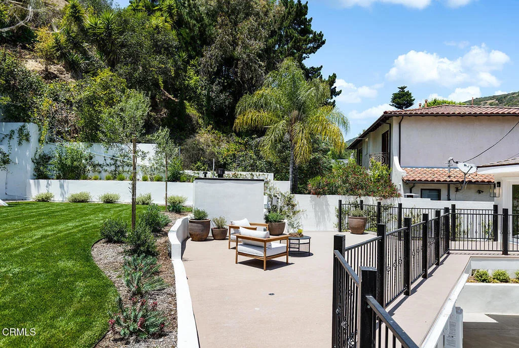 Photo of 1475 N Bundy Drive