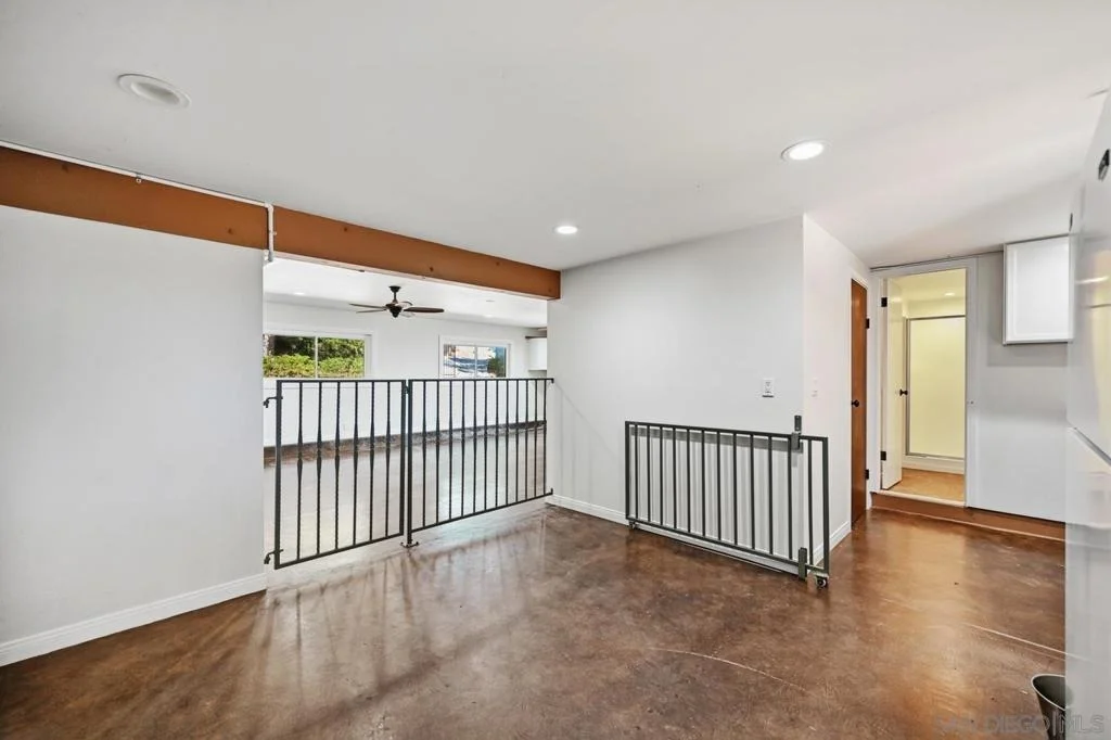 Photo of 4488 La Canada